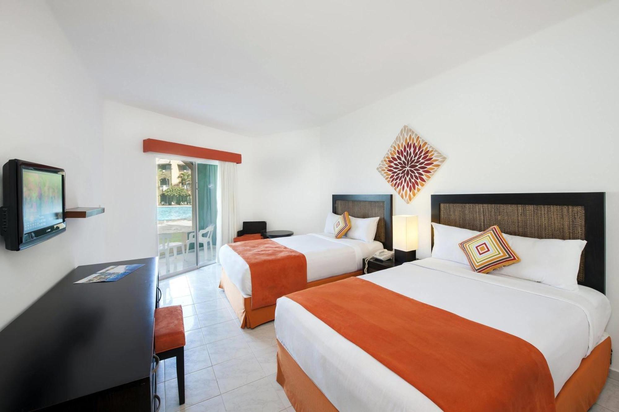Double Room with Pool View and Balcony - Non-Smoking